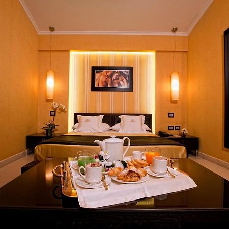 Hotel Cenacolo ซอมมาเวซูเวียนา ภายนอก รูปภาพ