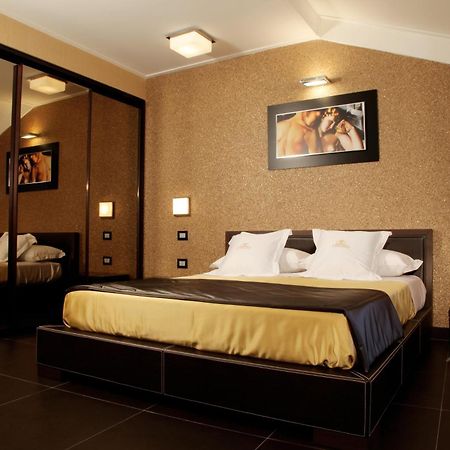 Hotel Cenacolo ซอมมาเวซูเวียนา ภายนอก รูปภาพ
