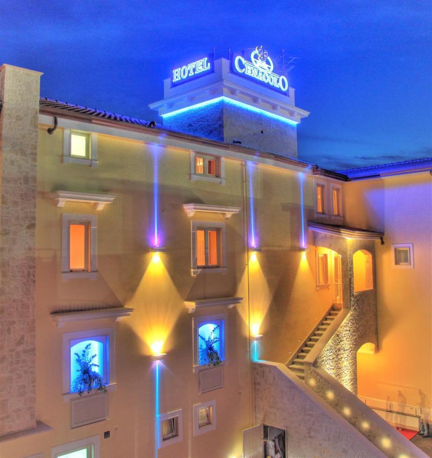 Hotel Cenacolo ซอมมาเวซูเวียนา ภายนอก รูปภาพ