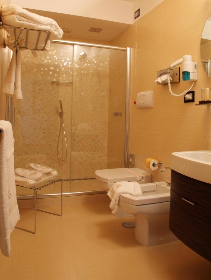 Hotel Cenacolo ซอมมาเวซูเวียนา ภายนอก รูปภาพ