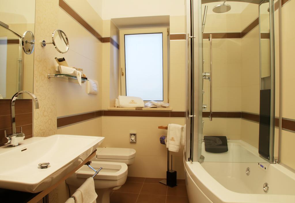 Hotel Cenacolo ซอมมาเวซูเวียนา ภายนอก รูปภาพ