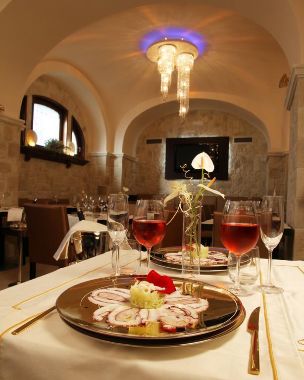 Hotel Cenacolo ซอมมาเวซูเวียนา ภายนอก รูปภาพ
