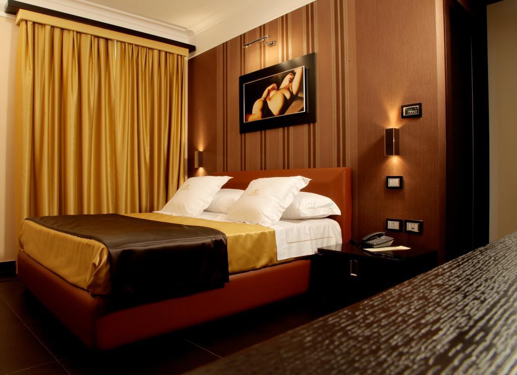 Hotel Cenacolo ซอมมาเวซูเวียนา ภายนอก รูปภาพ