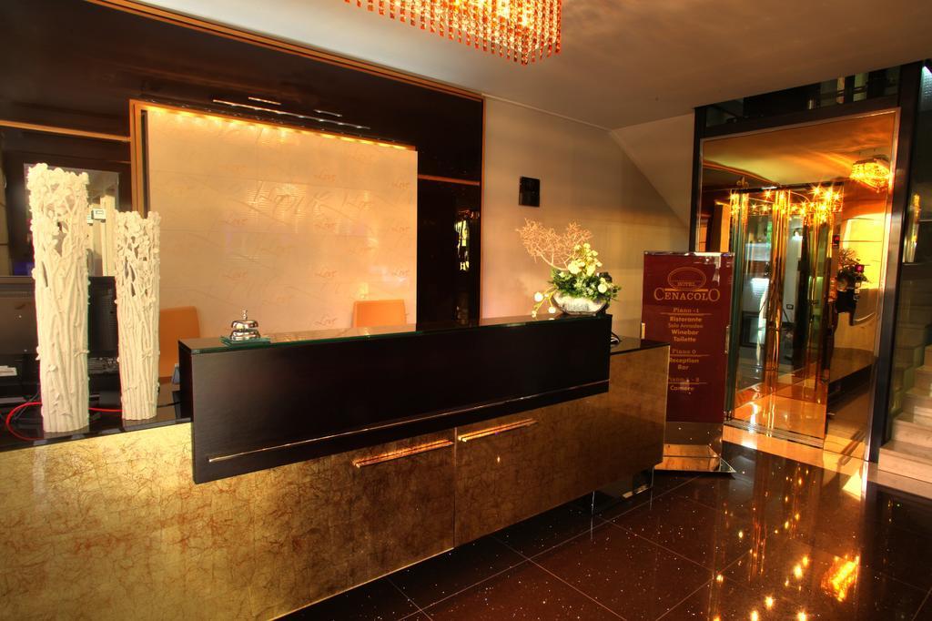 Hotel Cenacolo ซอมมาเวซูเวียนา ภายนอก รูปภาพ