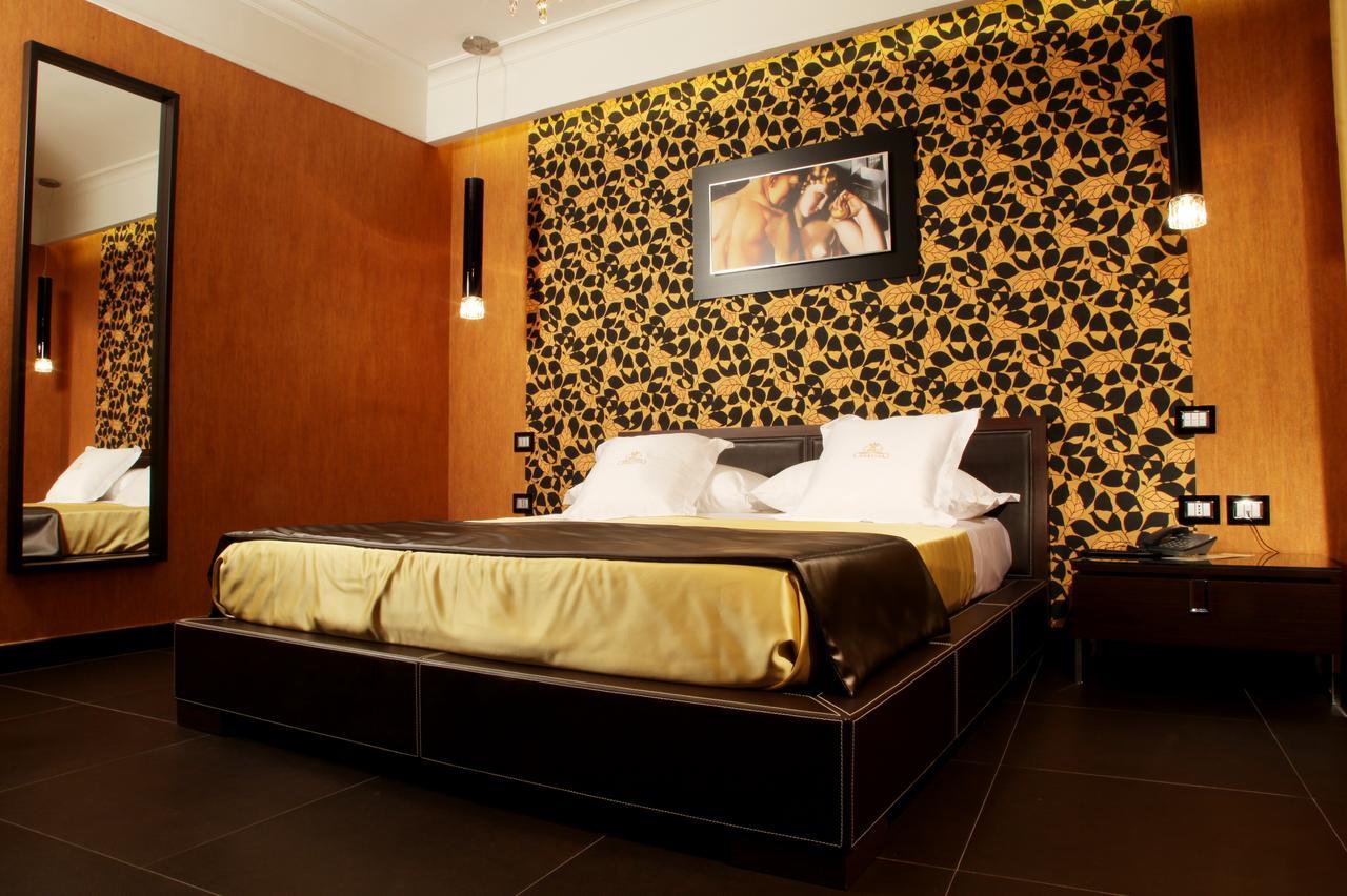 Hotel Cenacolo ซอมมาเวซูเวียนา ภายนอก รูปภาพ