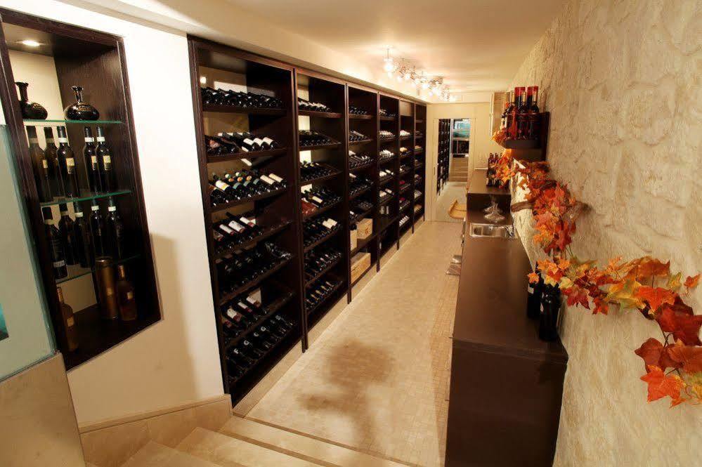 Hotel Cenacolo ซอมมาเวซูเวียนา ภายนอก รูปภาพ