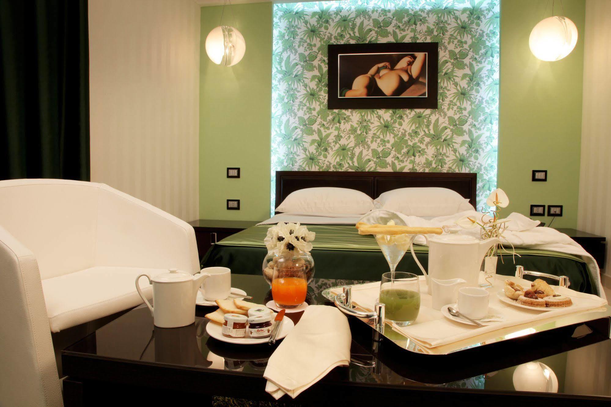Hotel Cenacolo ซอมมาเวซูเวียนา ภายนอก รูปภาพ