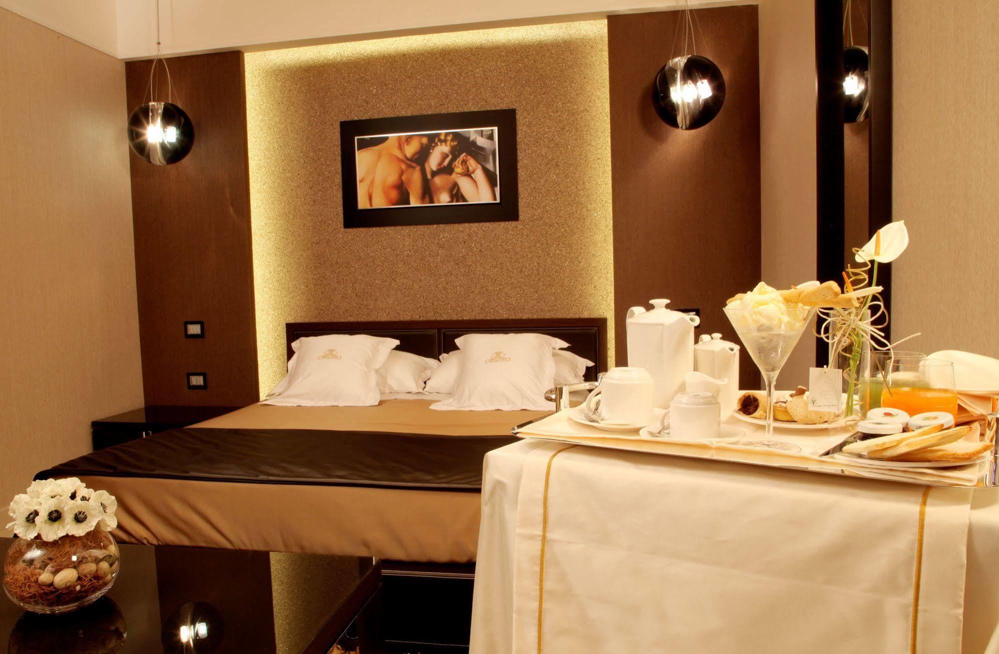 Hotel Cenacolo ซอมมาเวซูเวียนา ภายนอก รูปภาพ